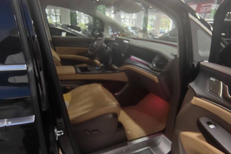 Used Denza D9 2022 DM-i 970 Four-Wheel Drive Flagship Model
