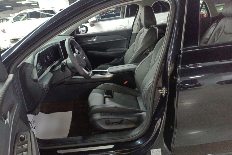 Used Volkswagen Passat 2025 Pro 380TSI Starry Dragon Edition
