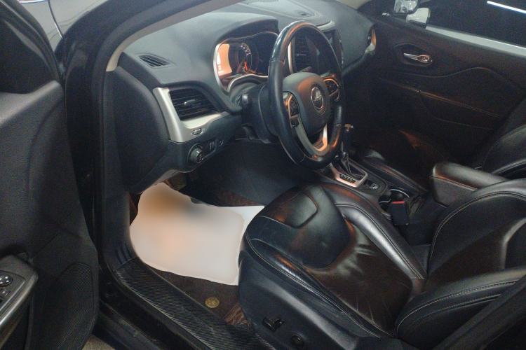 Used  Cherokee 2016 2.4L Superior Edition