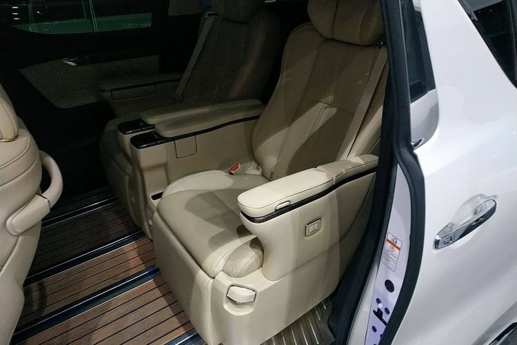 Used Toyota Alphard 2021 Dual-Motor 2.5L Premium Edition
