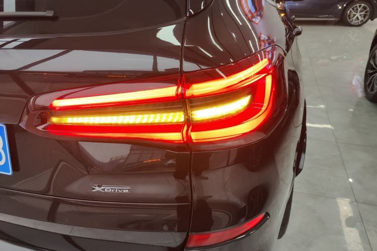 Used BMW X5 2022 xDrive 30Li Luxury M Sport Package
