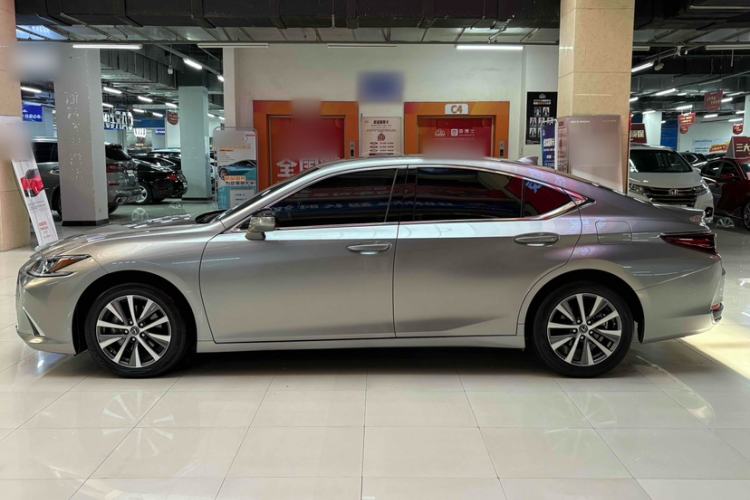 Used Lexus ES 2020 200 Excellence Edition
