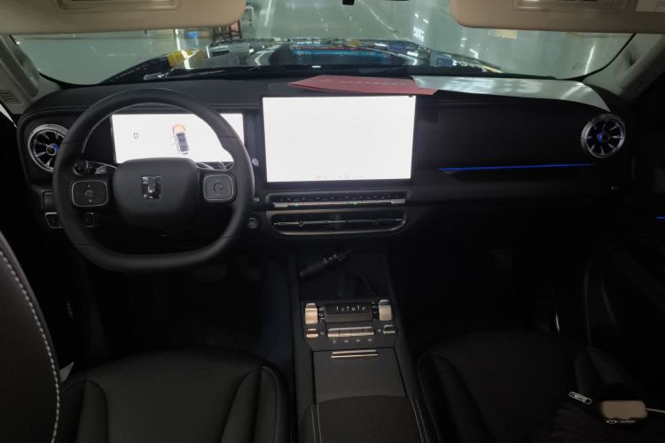 Used Tank 300 2025 2.0T Challenger
