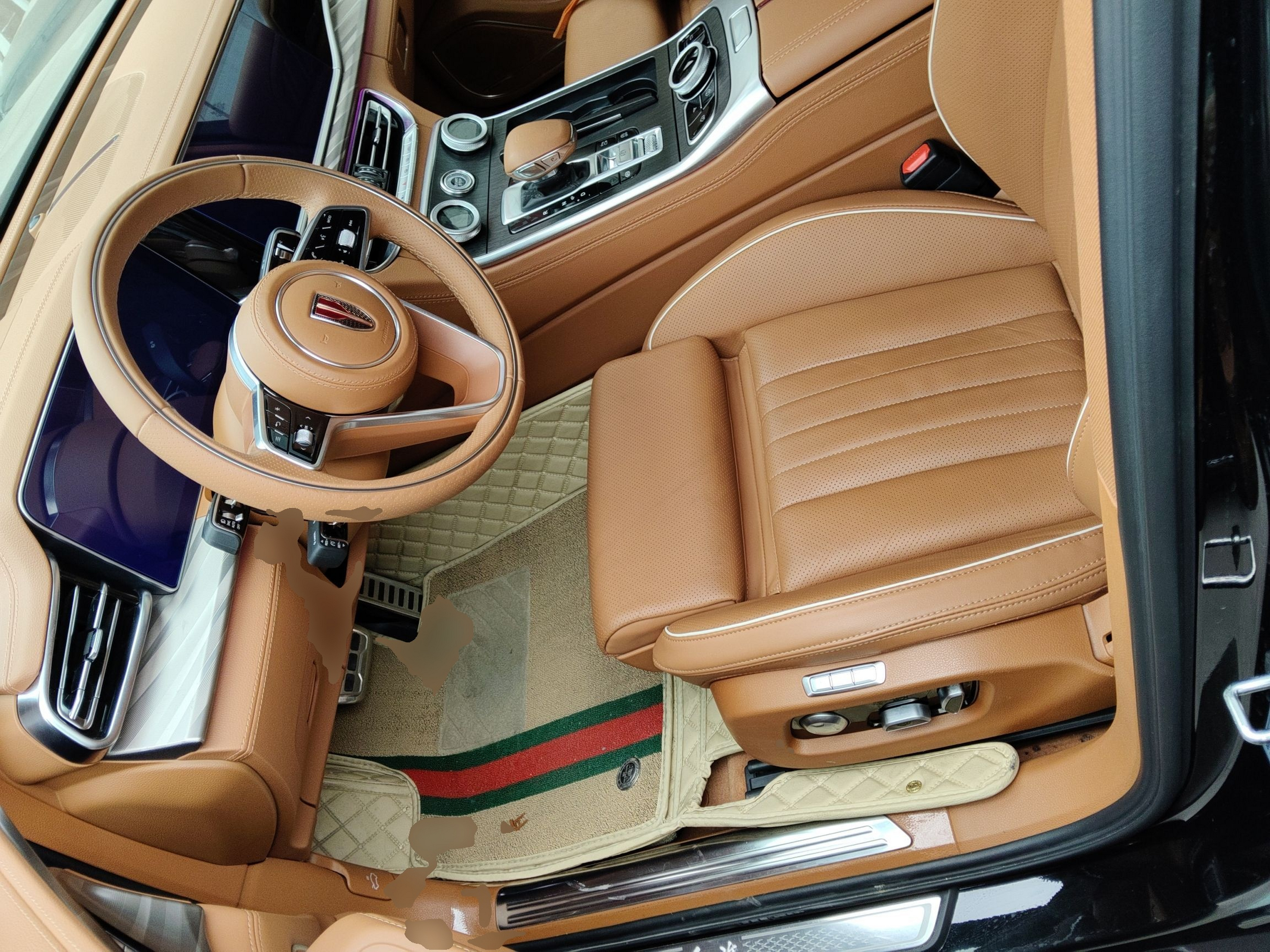 المقاعد الأمامية داخل السيارة