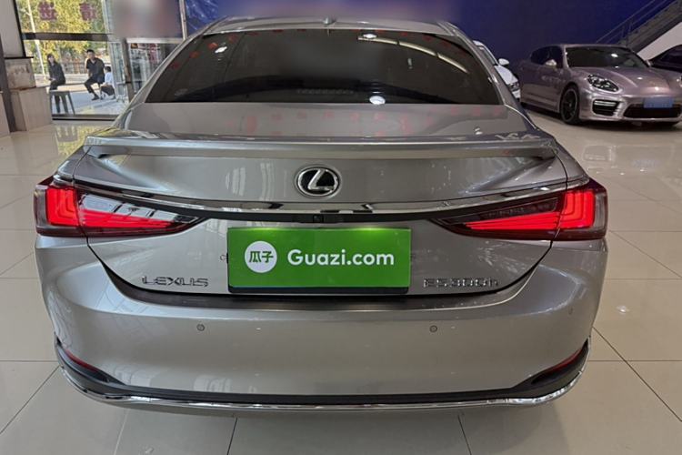 Used Lexus ES 2022 300h Excellence Edition
