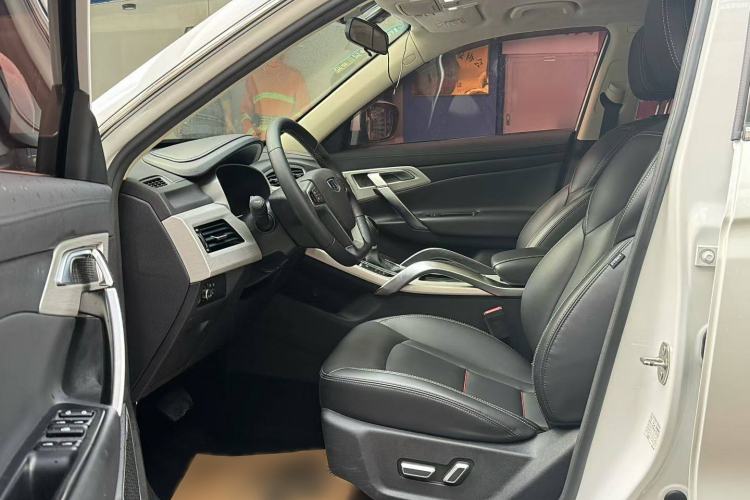 Used Geely Auto Emgrand X7 Sport 2018 1.8TD Automatic Two-Wheel Drive Smart Connect 4G Internet Edition
