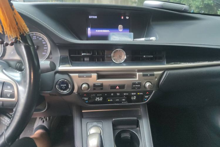 Used Lexus ES 2015 300h Comfort Edition
