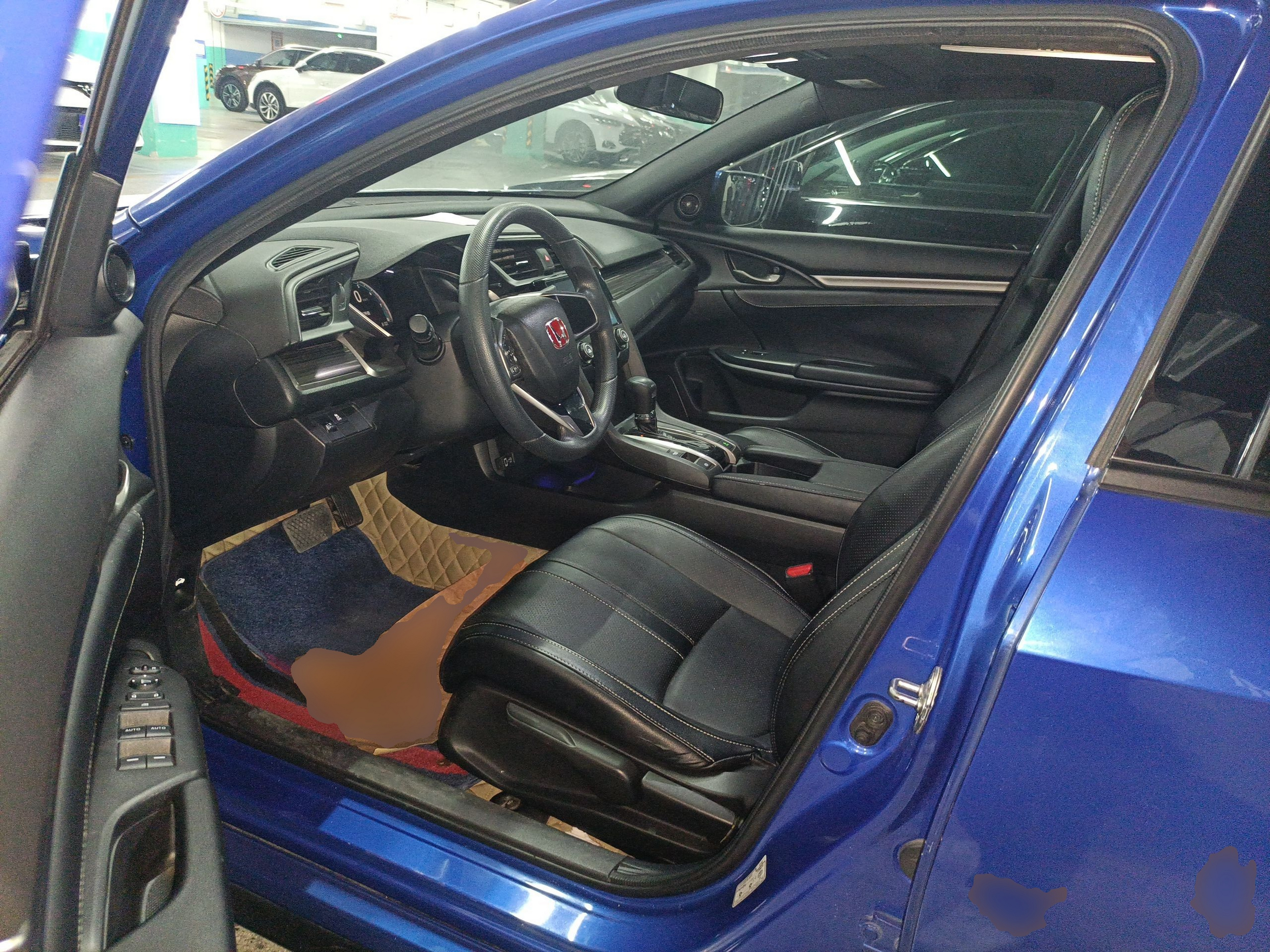 المقاعد الأمامية داخل السيارة