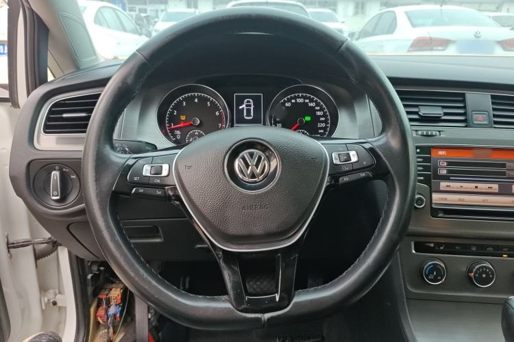 Used Volkswagen Golf 2016 230TSI Automatic Luxury Version
