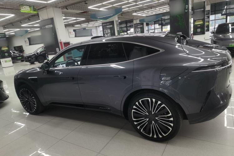 Used  11 2022 Ultra-Long Range Dual-Motor Luxury Edition 4 Seats
