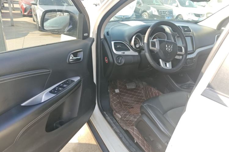 Used Dodge Journey 2013 2.4L Two-Wheel Drive Luxury Version
