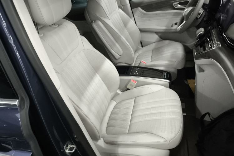 Used Roewe iMAX8 2023 400TGI Comfort Edition
