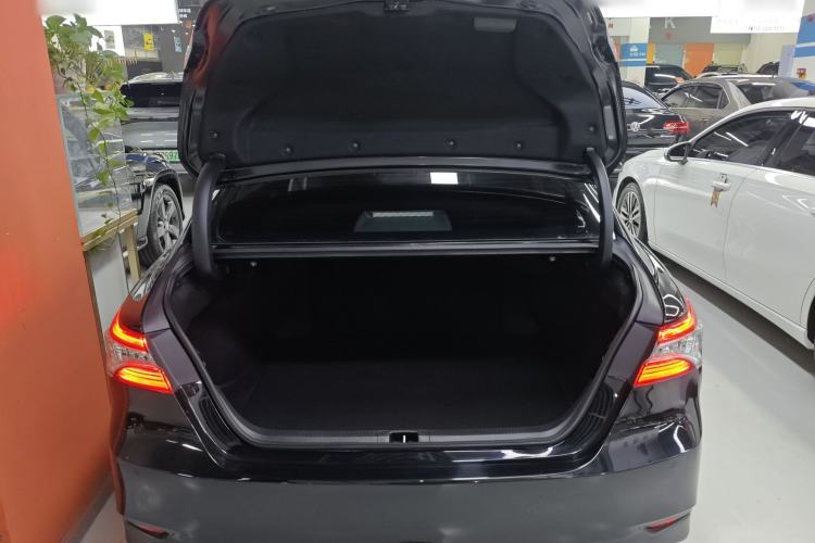 Used Toyota Camry 2021 2.0G Luxury Edition
