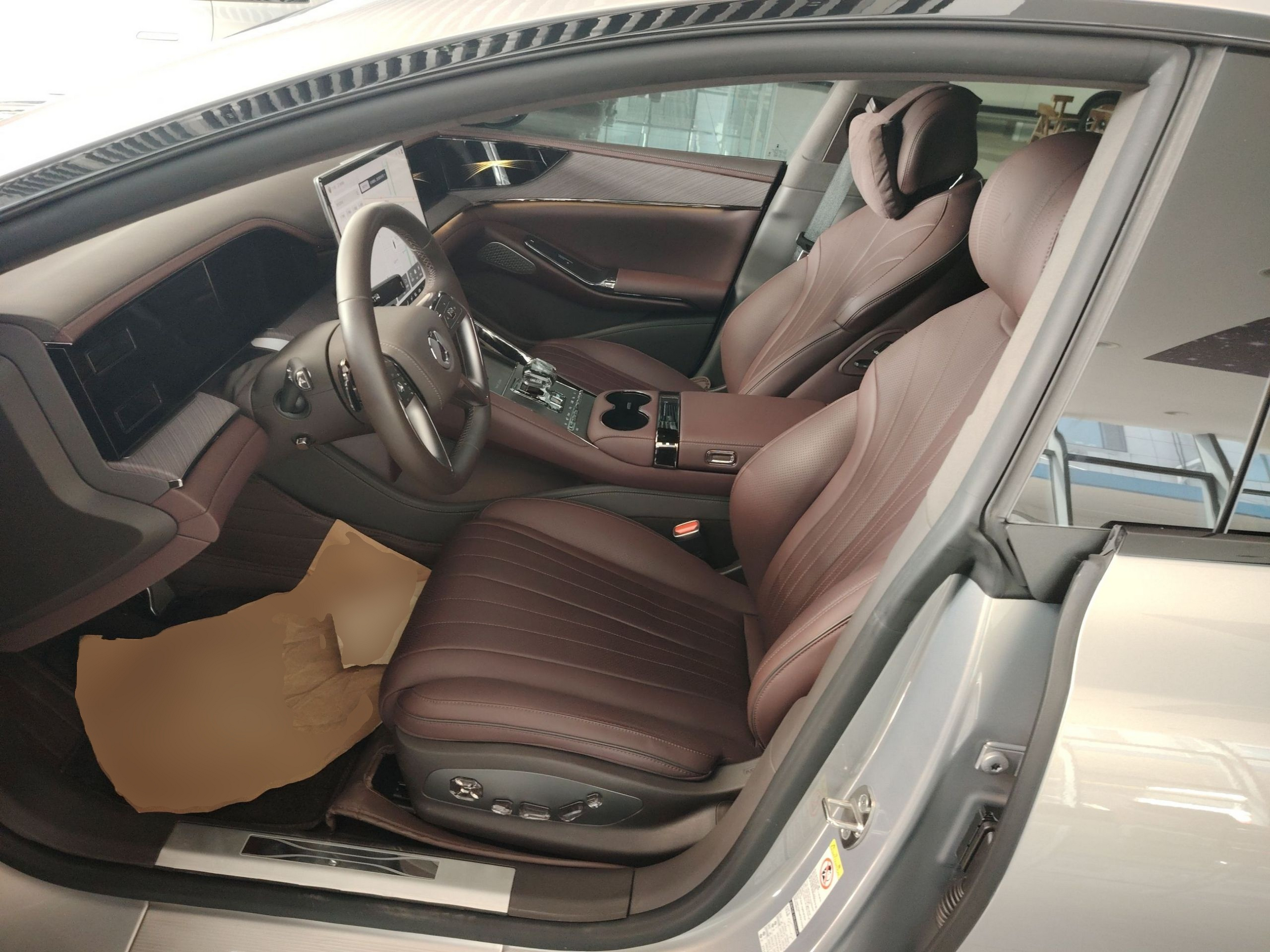 Переднее сиденье в автомобиле