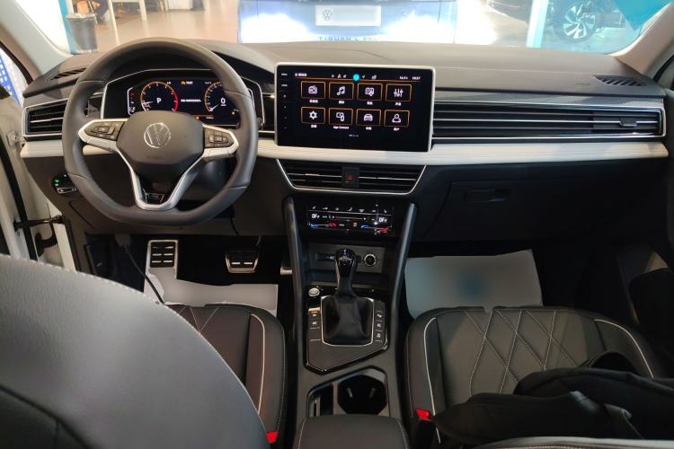 Used Volkswagen Tiguan L 2024 Outstanding Model 330TSI Automatic Two-Wheel Drive R-Line Dragon Glory Edition