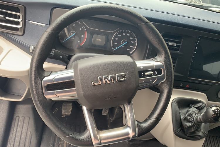 Used JMC Fushun 2025 2.0T 6MT Diesel Mid-Drive Mid-Roof Commercial Multi-Purpose 7-Seater Passenger Vehicle
