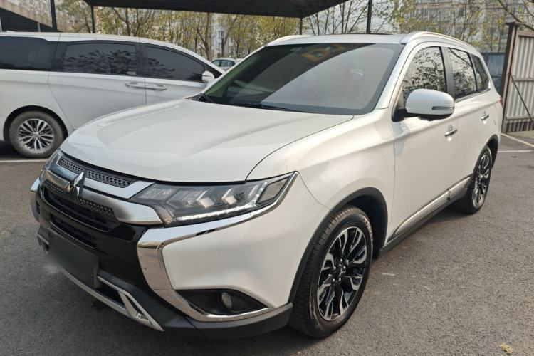 Used Mitsubishi Outlander 2019 2.4L 4x4 Zhi Xiang Edition 7 Seats China V Emission Standard