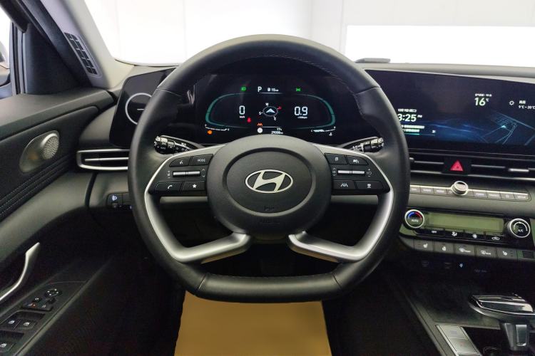 Used Hyundai Elantra 2023 1.5L CVT LUX Prestige Edition