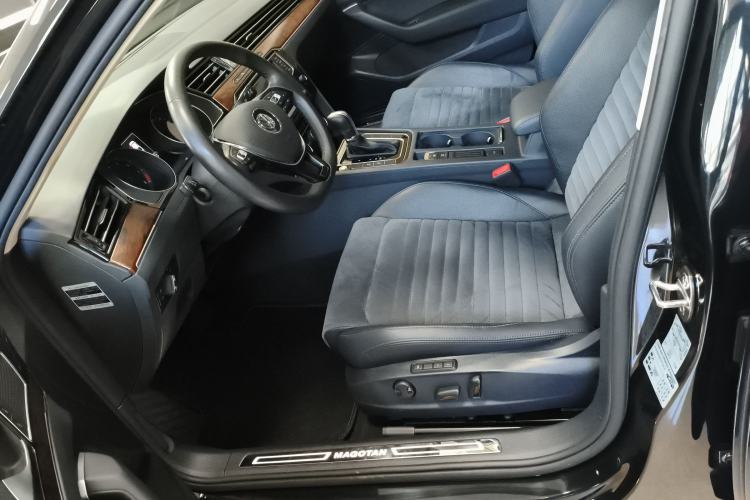 Used Volkswagen Magotan 2017 330TSI DSG Luxury Model
