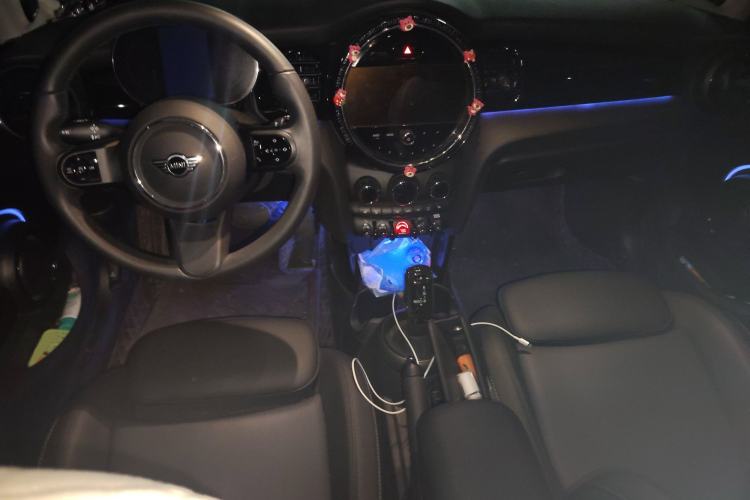 Used MINI MINI 2023 1.5T COOPER Artist Five-Door Edition
