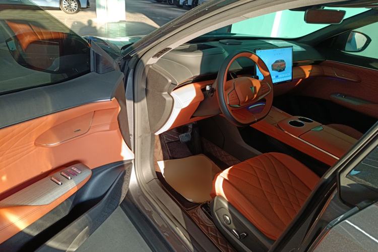 Used  S07 2023 200Max Range-Extended Version
