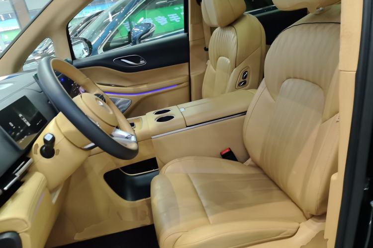 Used VOYAH Dream 2025 PHEV Four-Wheel-Drive Flagship Kunpeng Edition
