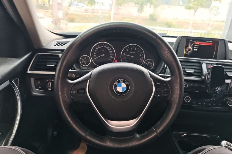 Used BMW 3 Series 2016 320Li Ambition Model
