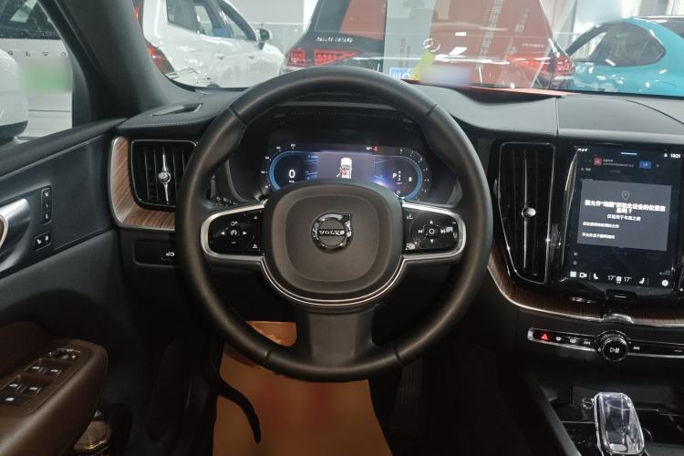 Used Volvo XC60 2025 B5 Four-Wheel Drive Smart & Advanced Luxury Edition