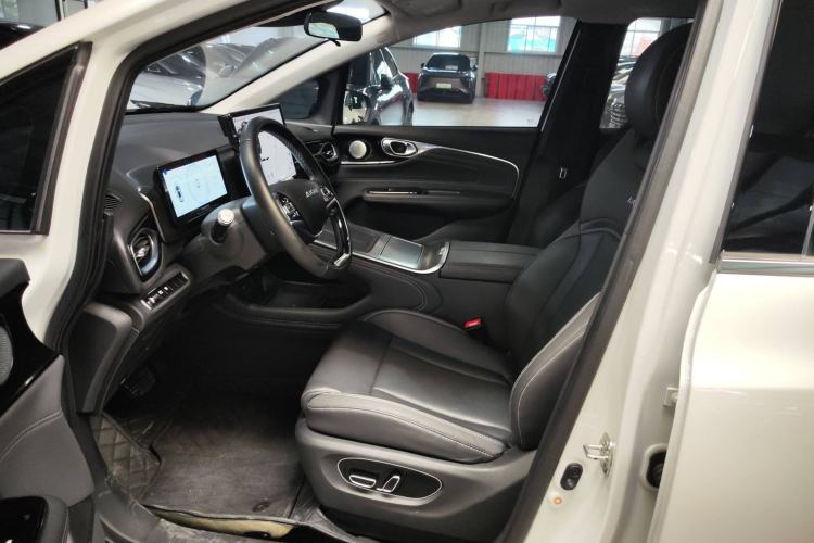 Used AION V 2023 Plus 70 Super Fast Charging Version Ternary Lithium
