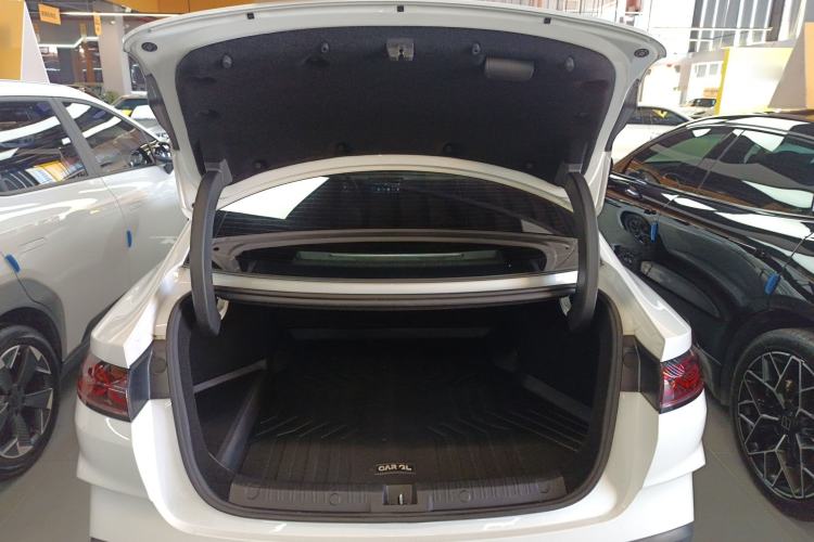 Used BYD Qin L 2024 DM-i 80KM Leading Model
