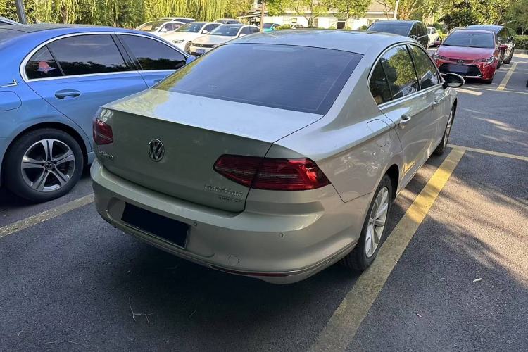 Used Volkswagen Magotan 2018 330TSI DSG Advanced Model
