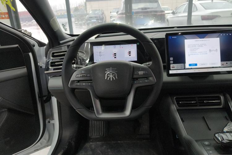 Used BYD Qin L 2025 DM-i Smart Drive 120KM Leading Model
