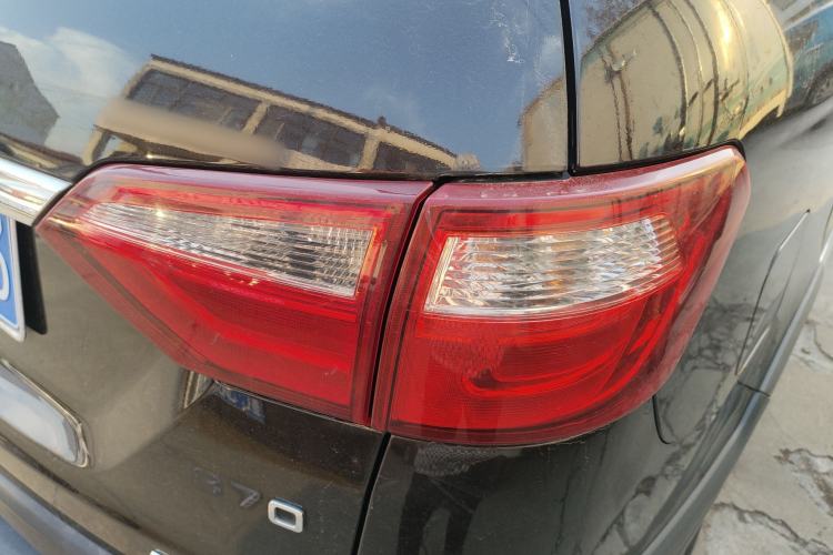 Used Dongfeng Fengon 370 2016 1.5L Manual Luxury Version SFG15-02 7 Seats
