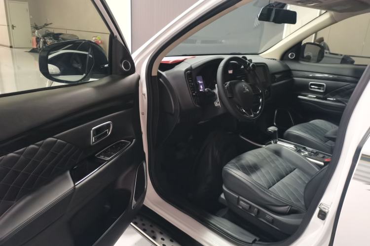 Used Mitsubishi Outlander 2020 2.4L 4x4 Zhi Xiang Edition 5 Seats