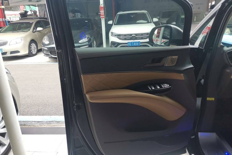 Used Denza D9 2022 DM-i 970 Four-Wheel Drive Flagship Model
