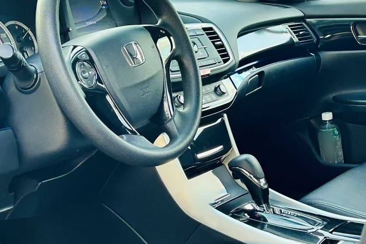 Used Honda Accord 2016 2.0L Comfort Edition
