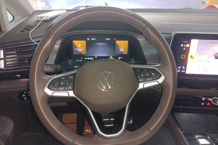 Used Volkswagen Viloran 2022 380TSI Luxury Edition
