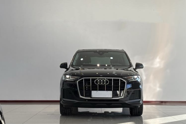 Used Audi Q7 2023 45 TFSI quattro S line Sport model
