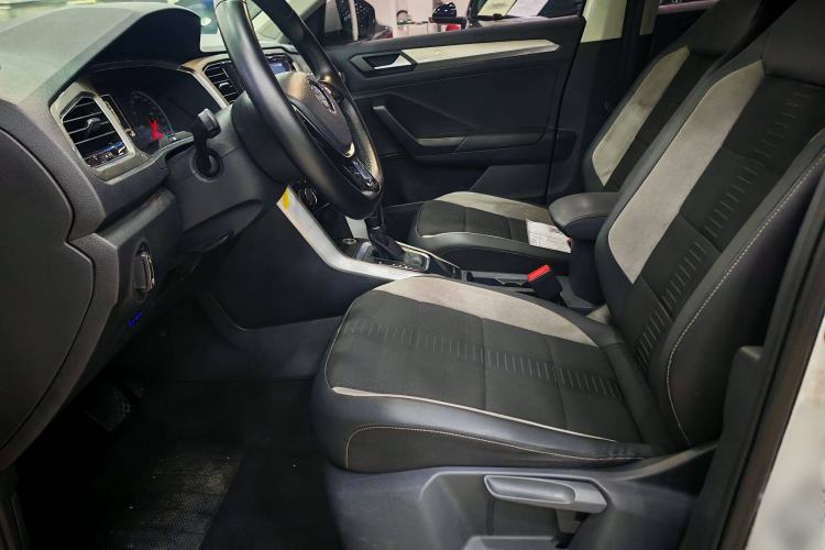 Used Volkswagen T-ROC 2018 280TSI DSG Two-Wheel Drive Advanced Version China V Emission Standard
