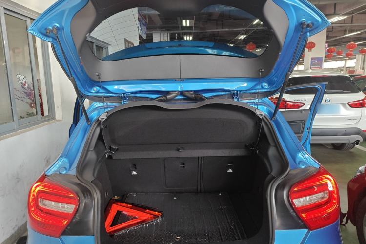 Used Mercedes-Benz A-Class 2015 A 200 Fashion Model
