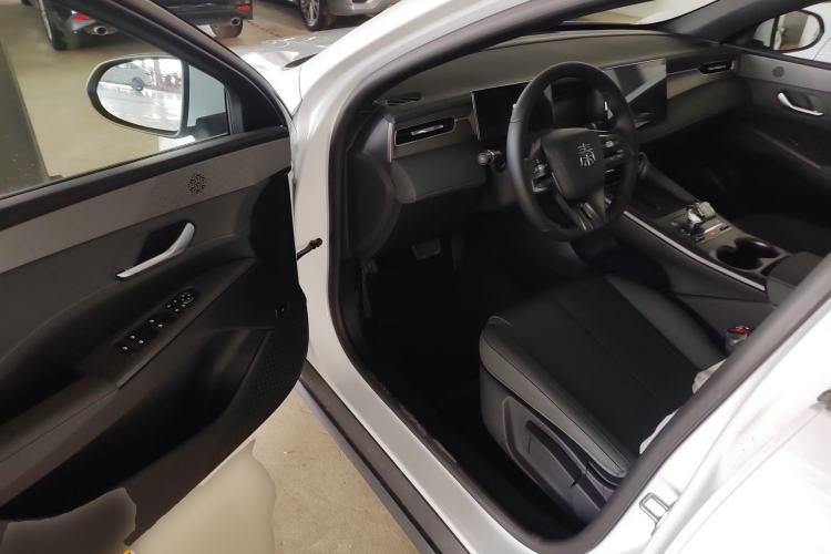 Used BYD Qin PLUS 2025 DM-i Smart Drive 55KM Leading Model
