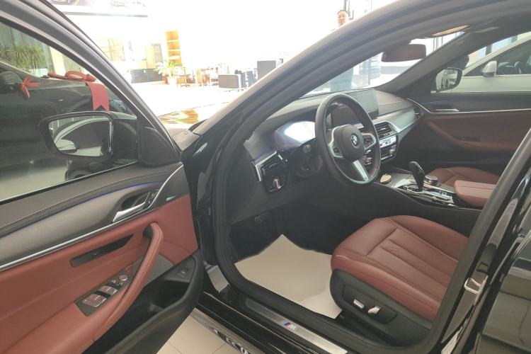 Used BMW 5 Series 2022 Second Facelift 530Li Leading Edition M Sport Package
