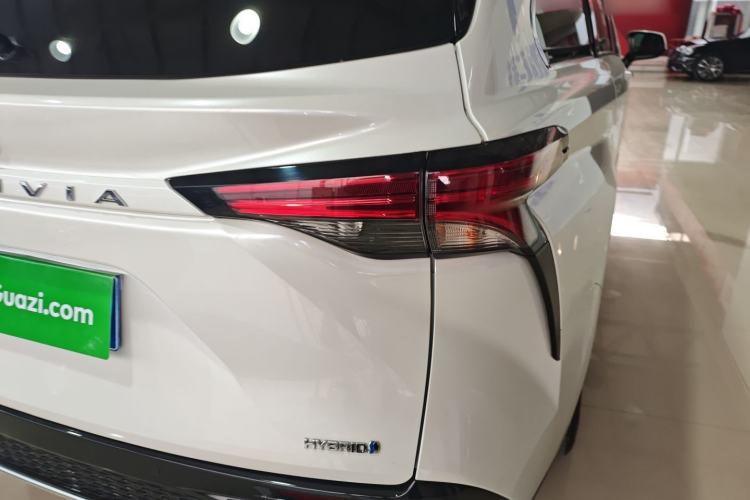 Used Toyota Granvia 2022 2.5L Hybrid Premium Edition