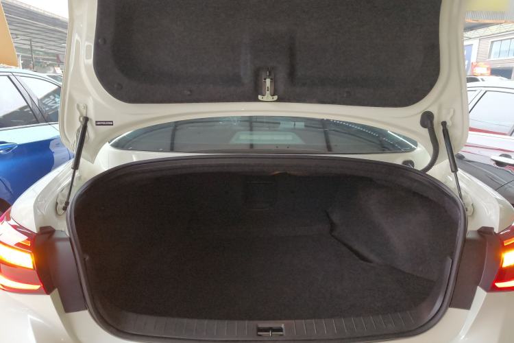 Used Infiniti Q50L 2018 2.0T Enjoyment Version China VI Standard