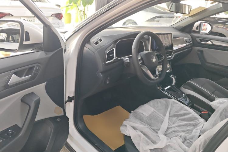 Used Volkswagen T-ROC 2025 Facelifted 300TSI DSG Two-Wheel-Drive Starlight Edition
