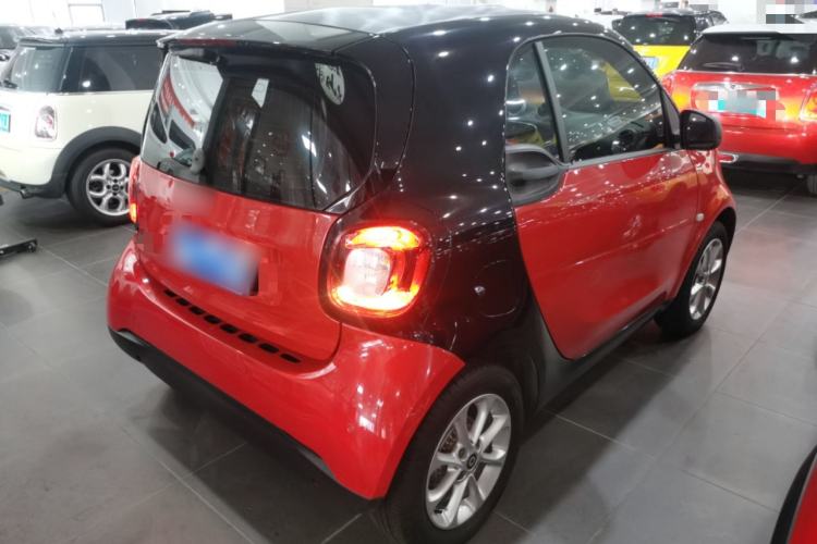 Used  fortwo 2015 1.0L 52 kW hardtop Dynamic version
