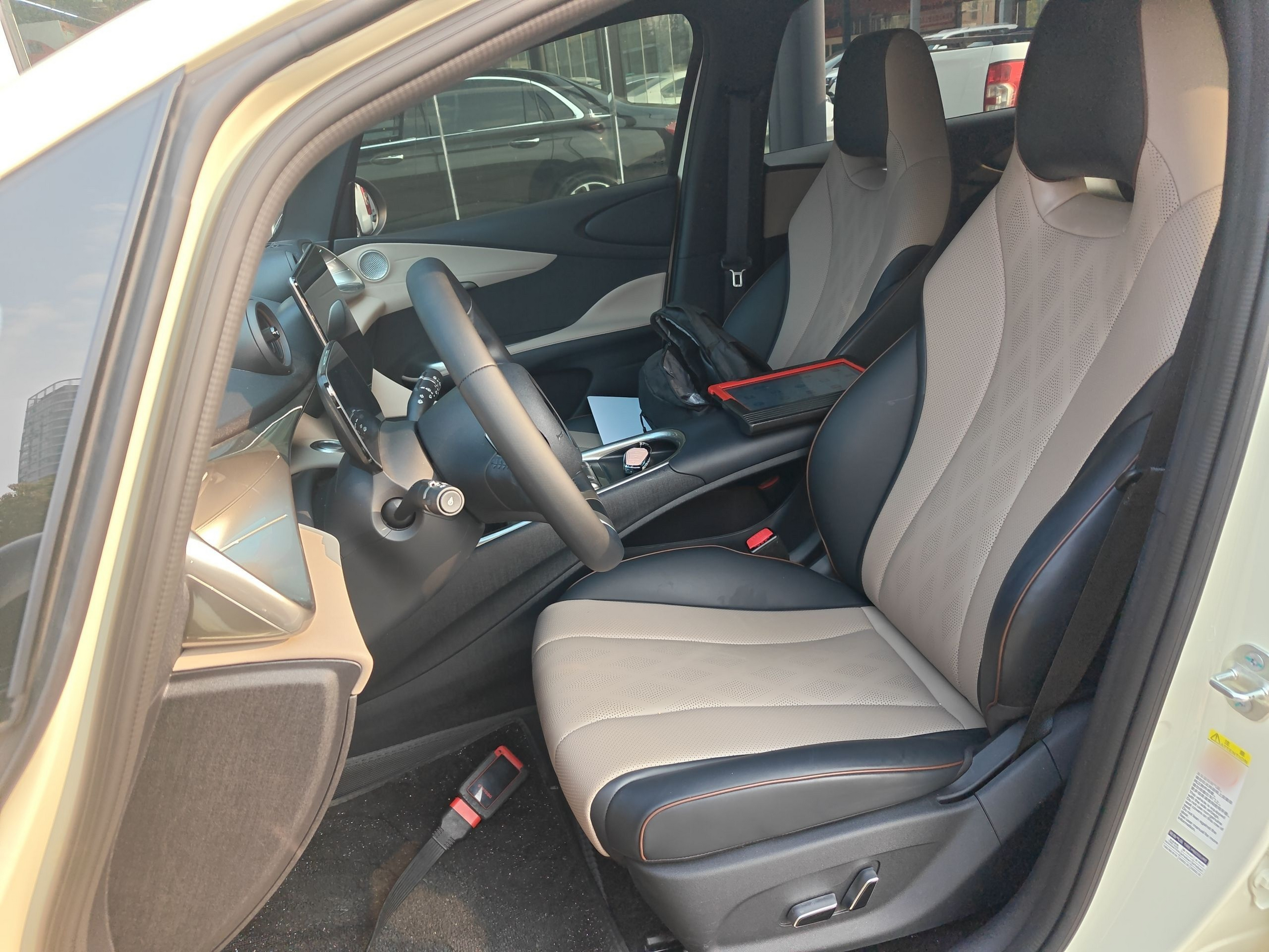 Переднее сиденье в автомобиле