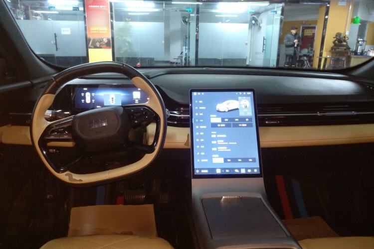 Used  L6 2023 125km MAX
