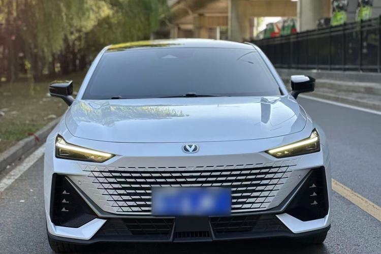 Used Changan UNI-V 2023 1.5T Prestige Model
