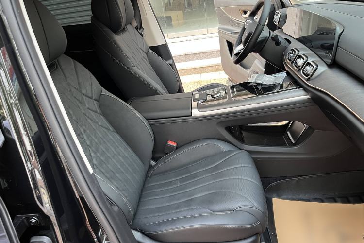 Used Chery Tiggo 9 2025 2.0T Dual-Clutch Two-Wheel Drive Comfort Edition 5 Seats
